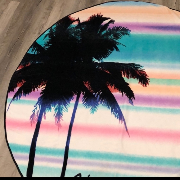 Victoria's Secret towel - Picture 6 of 9